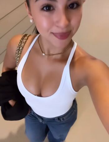 Full leaked Andreamarieduran private onlyfans photo
