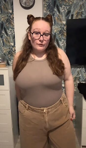 Full leaked Fannyjhsz private onlyfans photo