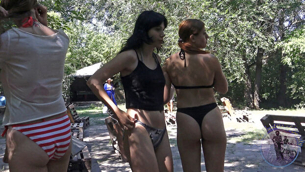 Girls Hunters Beauty