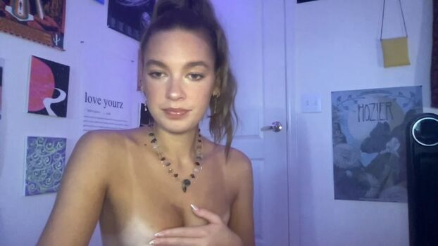 Full leaked Izzyxoxo private onlyfans photo