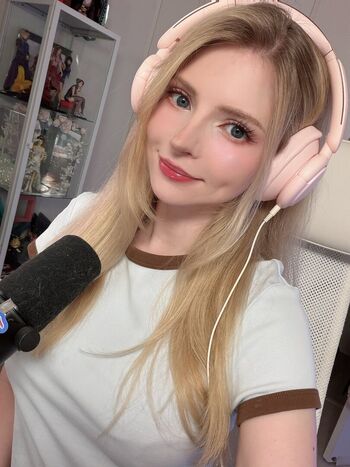 Full leaked Peachmilky private onlyfans photo