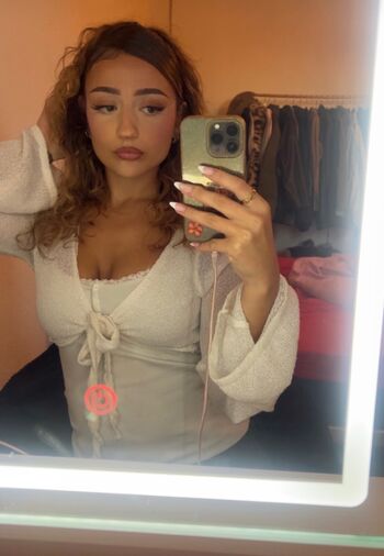 Petite_Zoe